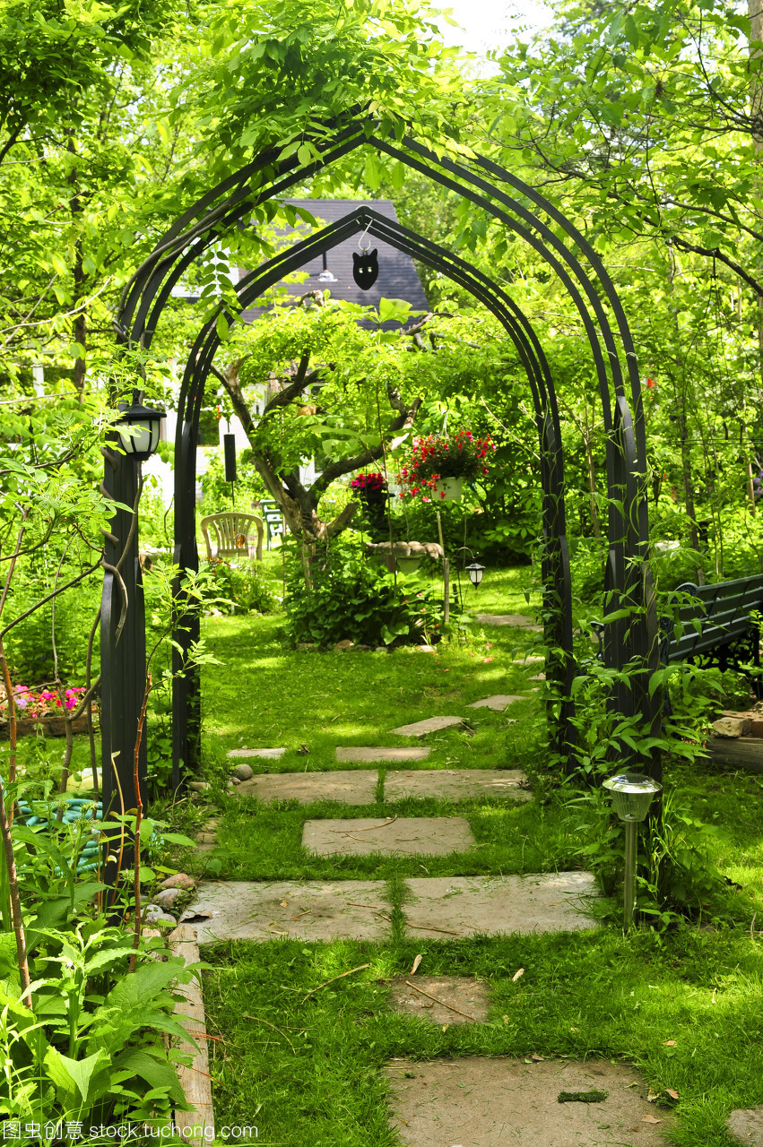 夏日园艺 在宁静村舍中拥抱绿色生活方式